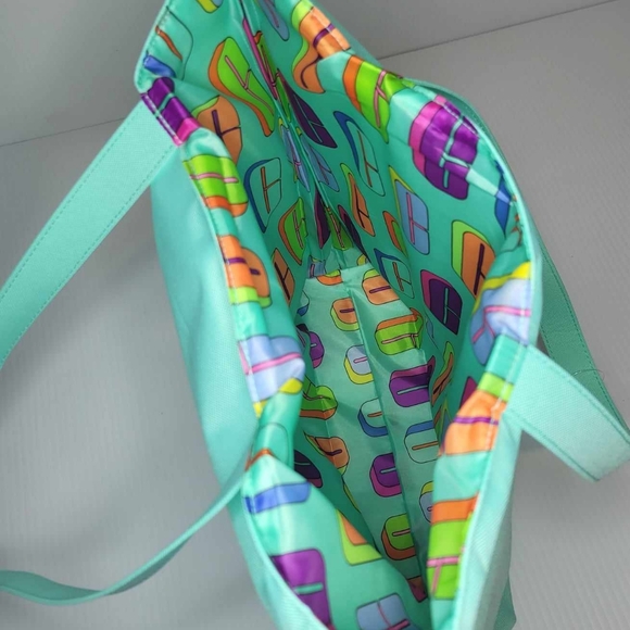 FREE WITH PURCHASE.Clinique bag - Picture 4 of 5